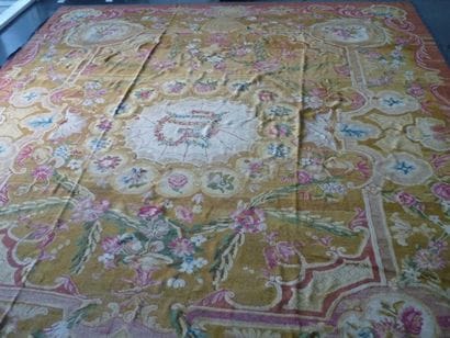 PARIS
Rare et important tapis au point de...
