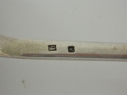 Louche en argent gravé d'un chiffre, poinçons,...