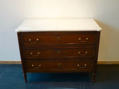 Commode d'époque Directoire ouvrant par trois...