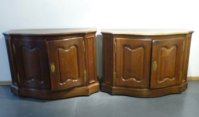 Paire de dresses Louis XV ouvrant par deux...