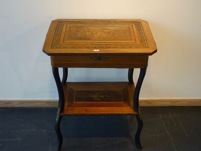 Table à ouvrage d'époque Napoléon III ornée...