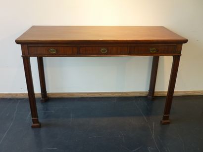 Console haute ouvrant par trois tiroirs en...