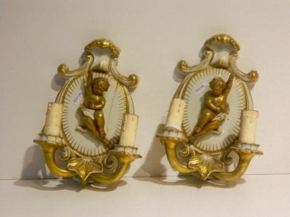 Paire d'appliques ornées de putti, XIXe,...