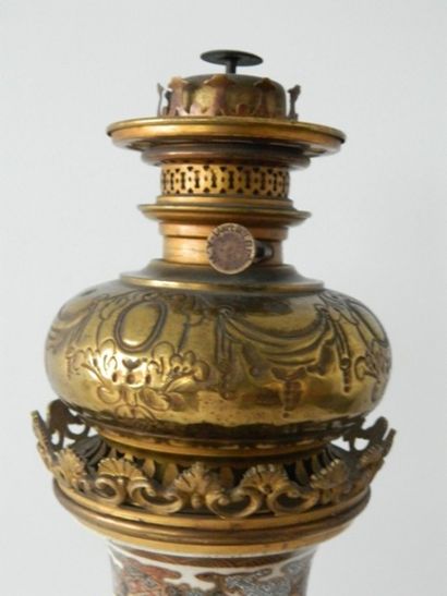 JAPON, vase à décor animé dans des réserves...