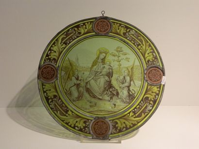 Vitrail rond orné d'une Vierge à l'Enfant...