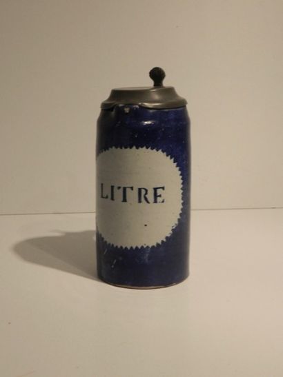 BRUXELLES
Pichet bleu marqué Litre en réserve...