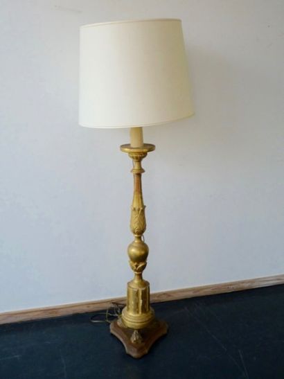 Pied de lampe tripode griffu en bois et stuc...