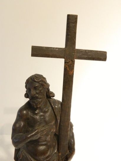 Christ, XIXe, bois sculpté à patine foncée,...