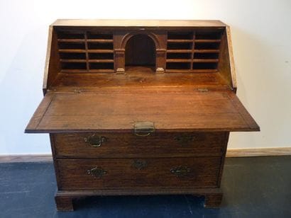 Commode-scriban de style Anglais ouvrant...
