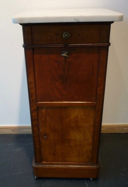 Table de chevet d'époque Louis-Philippe ouvrant...
