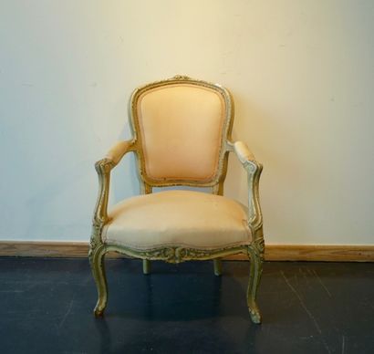Petit fauteuil en cabriolet de style Louis...