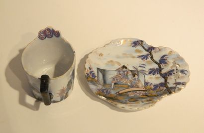 SAINT-CLÉMENT
Tasse et sa soucoupe contournée...