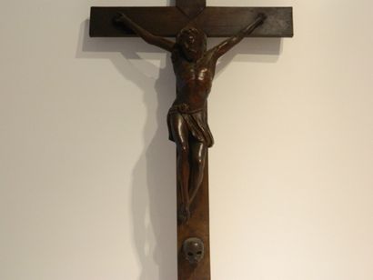 Crucifix, XVIIIe, bois sculpté, h. 82,5 cm...