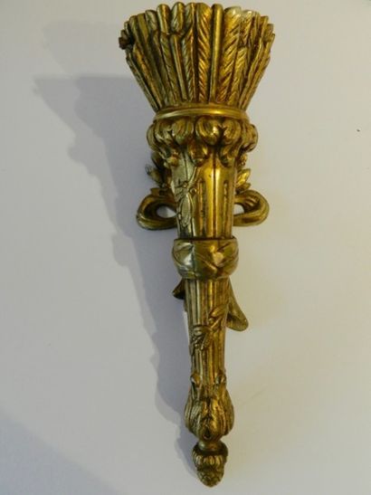Suite de quatre appliques en flambeau, début...