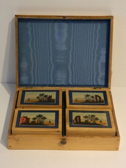 Coffret à jeu de cartes orné de paysages,...