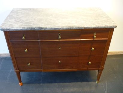Commode à fin ressaut de style Directoire...
