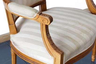 Fauteuil en cabriolet de style Louis XVI,...
