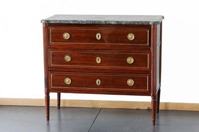 Commode d'époque Louis XVI ouvrant par trois...