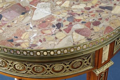 Table de salon ronde de style Louis XVI,...