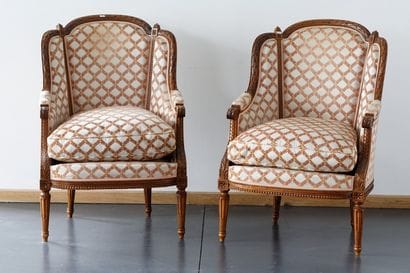 Paire de bergères de style Louis XVI, XXe,...
