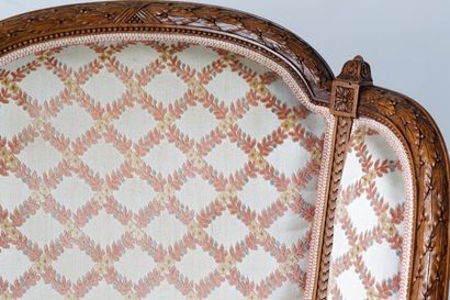 Paire de bergères de style Louis XVI, XXe,...