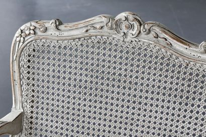Fauteuil de style Régence, dos à la reine...