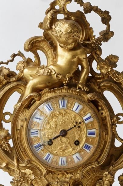 Pendule de style Louis XV aux putti vendangeurs,...