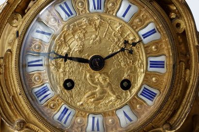 Pendule de style Louis XV aux putti vendangeurs,...
