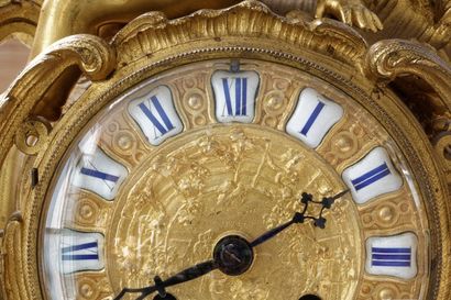 Pendule de style Louis XV aux putti vendangeurs,...