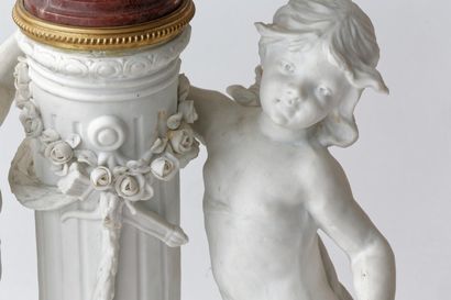 Important pied de lampe aux amours, travail...