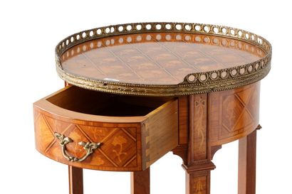 Petite table de salon ronde de style Transition...