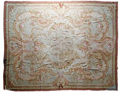 France
Grand tapis aux points noués à décor...