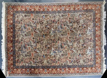 PERSE
Grand tapis figurant une scène de chasse...