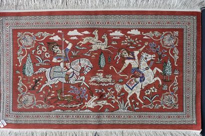 PERSE
Amusant ensemble de trois tapis miniatures,...