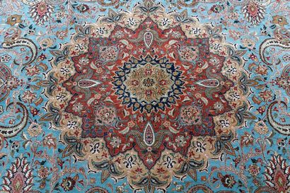 PERSE
Tapis à médaillon central et motifs...