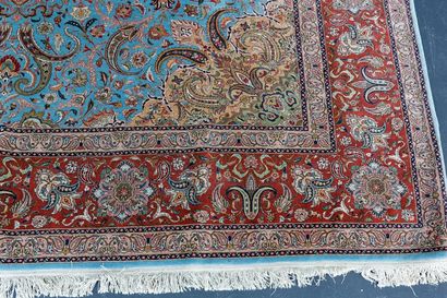 PERSE
Tapis à médaillon central et motifs...
