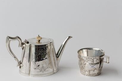 Une théière, XIXe, argent, poinçons anglais,...