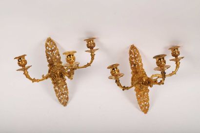 Paire d'appliques murales en bronze moulé,...