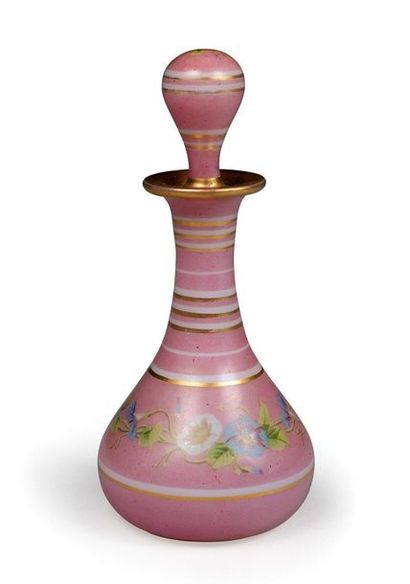 Petit flacon avec son bouchon en opaline...