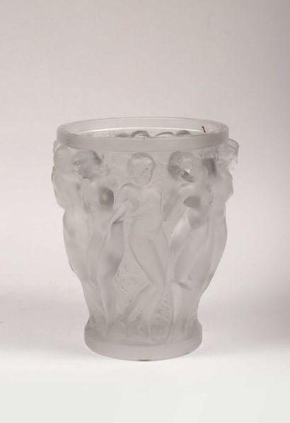 LALIQUE France - Vase en cristal moulé, pressé...