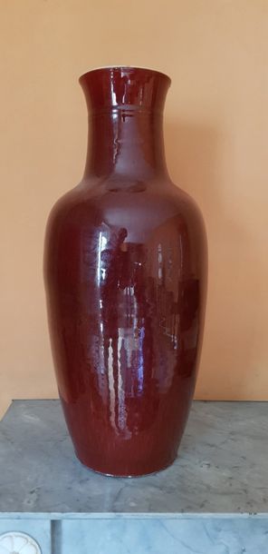 Grand vase en porcelaine de Chine émaillé...