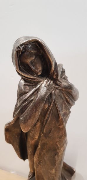 M. HENRY (?) 

Femme drapée

Sculpture en...