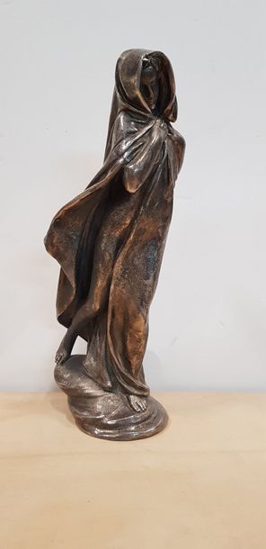 M. HENRY (?) 

Femme drapée

Sculpture en...