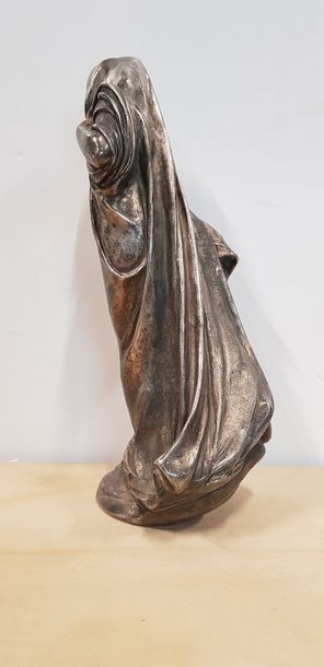 M. HENRY (?) 

Femme drapée

Sculpture en...