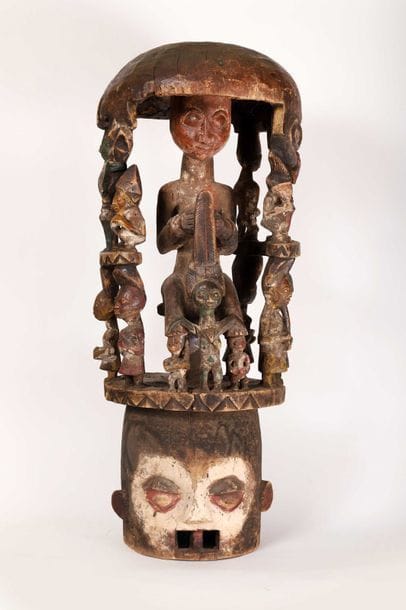 Masque cimier en bois et traces de polychromie.

Culture...