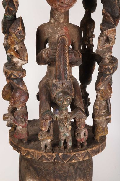 Masque cimier en bois et traces de polychromie.

Culture...
