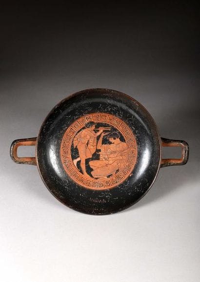 Coupe Kylix

Céramique à figures rouges.

A...