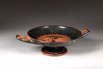 Coupe Kylix

Céramique à figures rouges.

A...