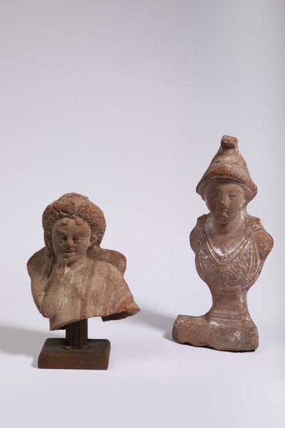 Lot de 2 objets :

A : Buste figurant certainement...