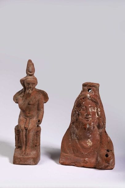 Lot de 2 statuettes

A : Buste de Sérapis

Terre...